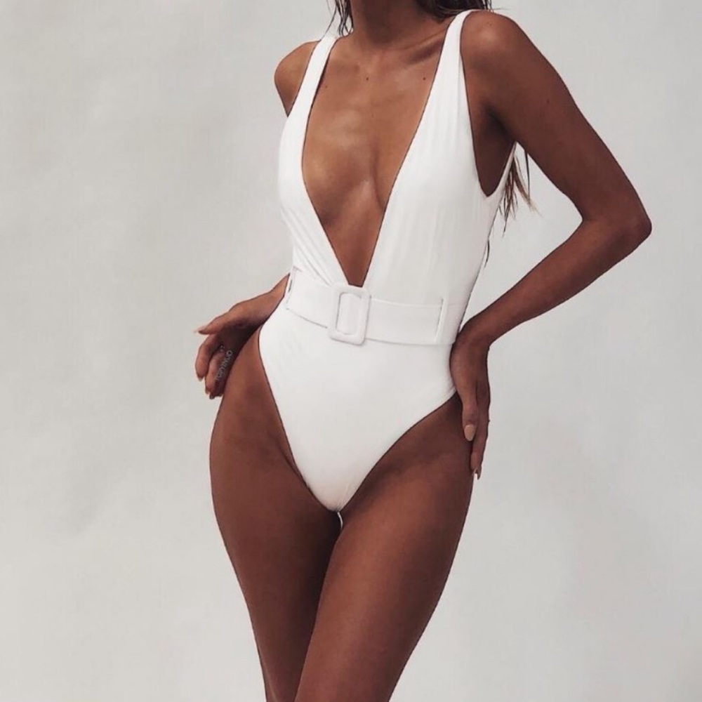 White one piece swim suit 👙 - Picture 3 of 7